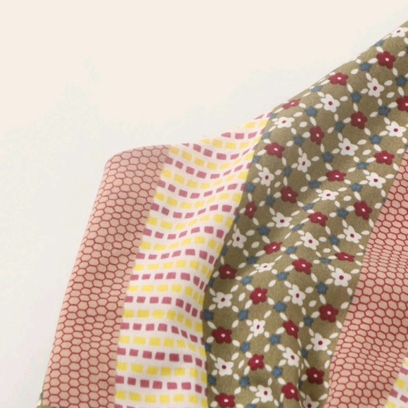 Cropped Halter Cami & Shorts Set - Picture 4 of 4